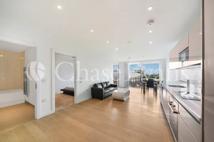 Flat Sayer Street in Greater London