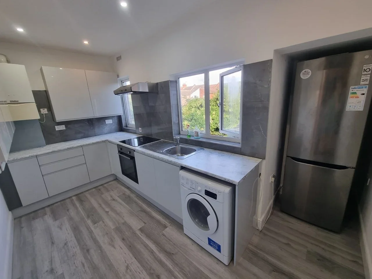 Room Temple Road in Greater London