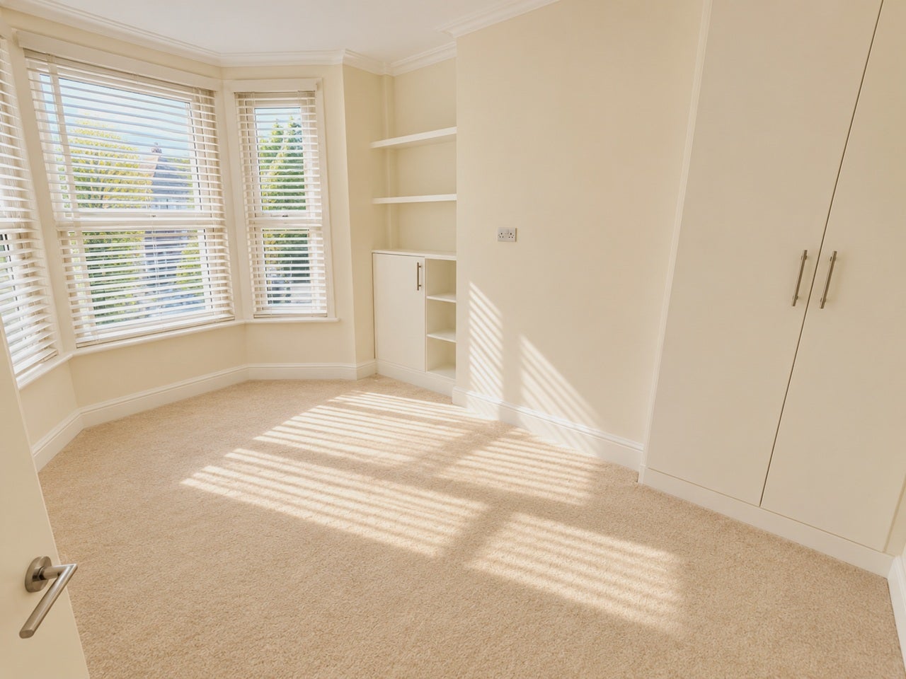 Flat Acton Lane in Greater London