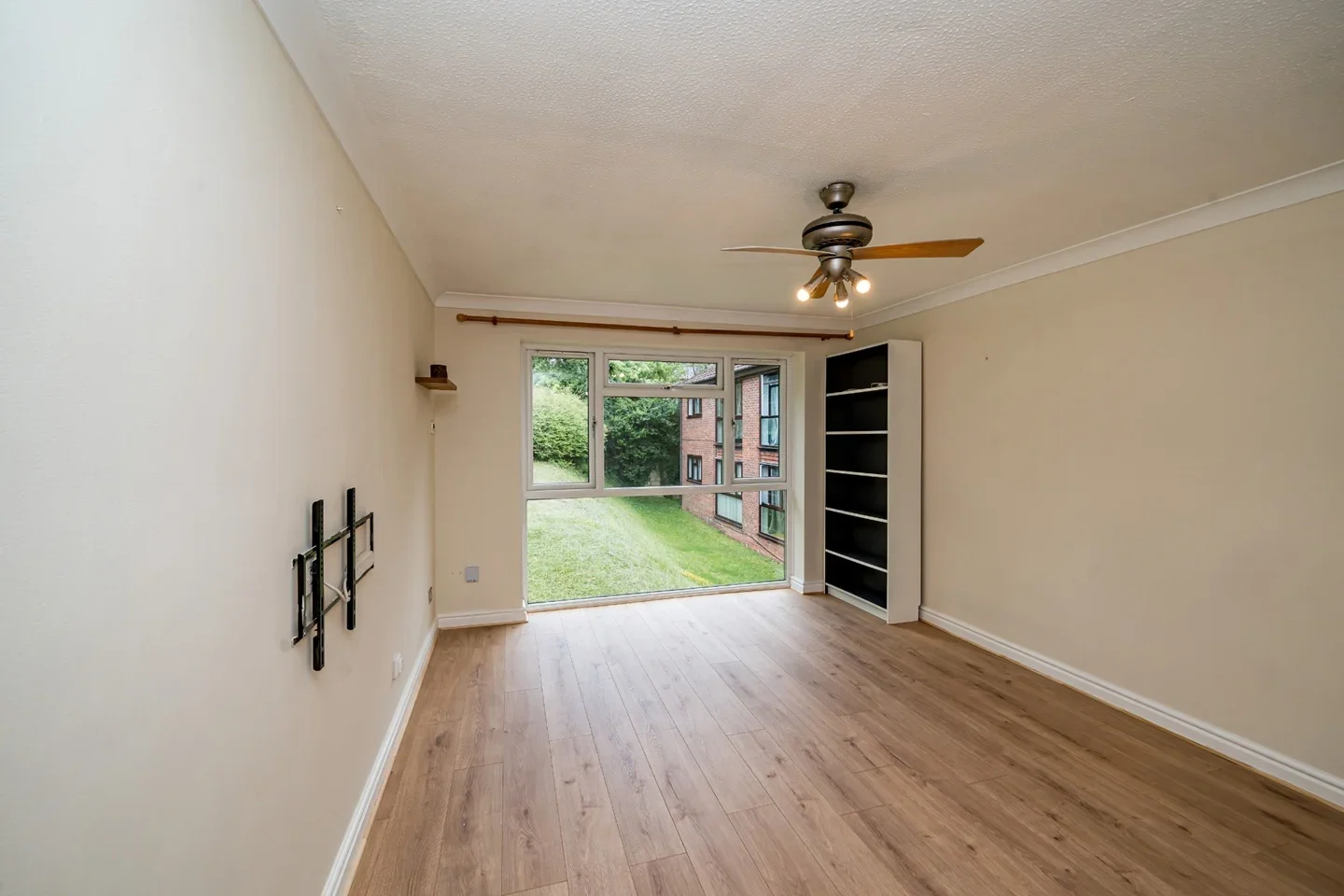 Flat Kaybridge Close in High Wycombe Community Board