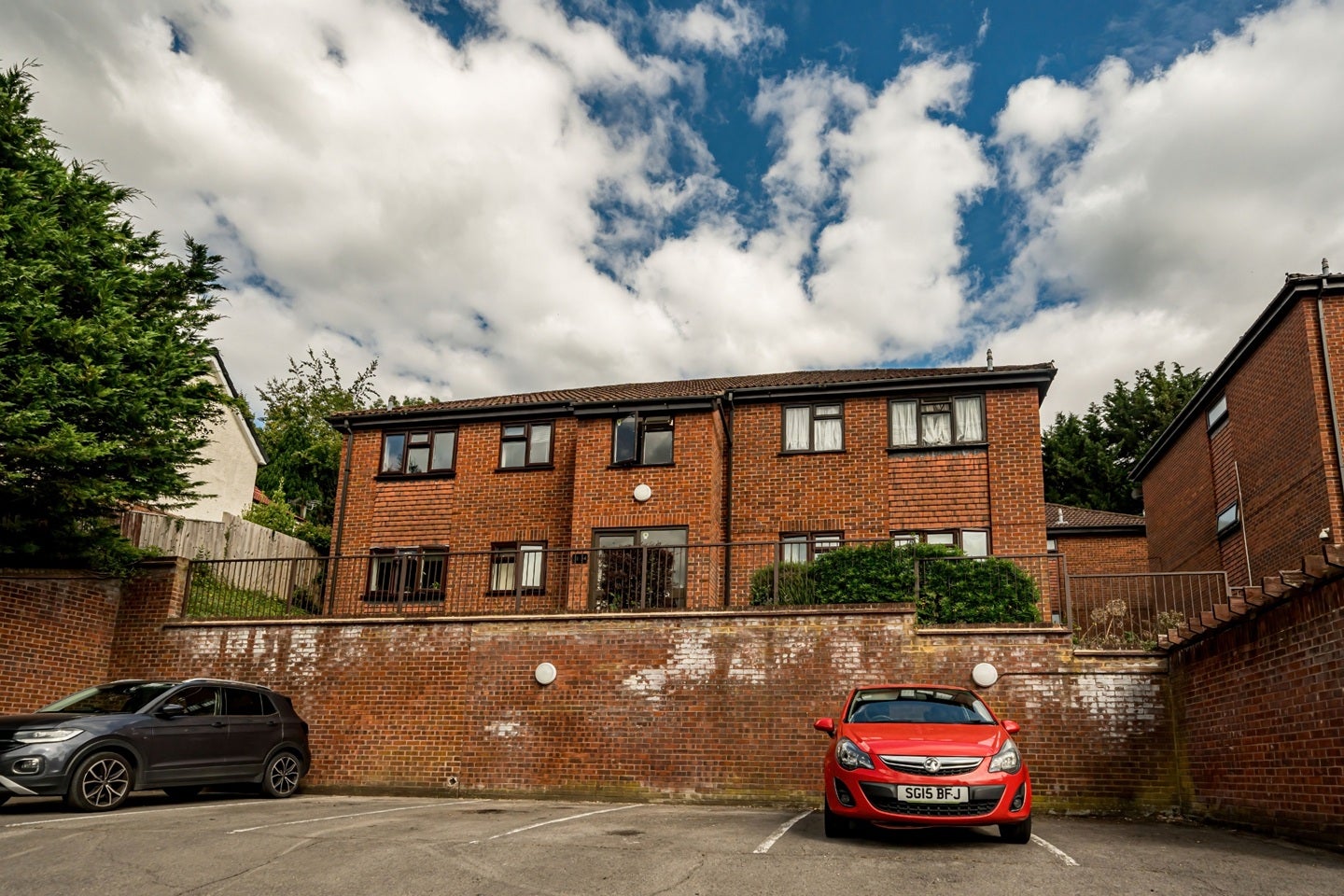 Flat Kaybridge Close in High Wycombe Community Board
