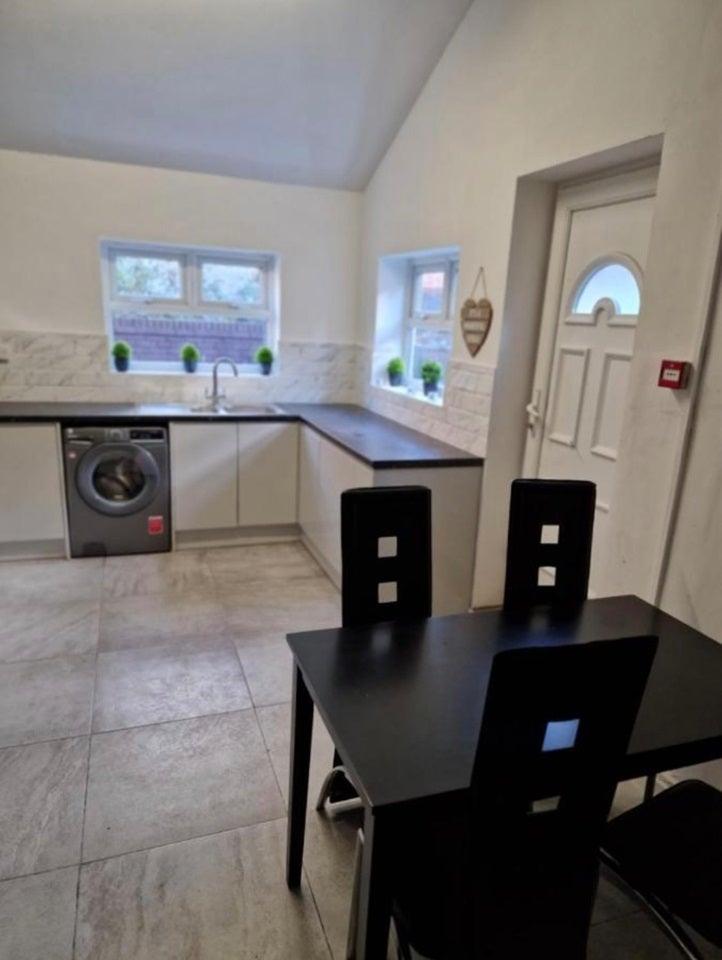Room Ellel Grove in Liverpool