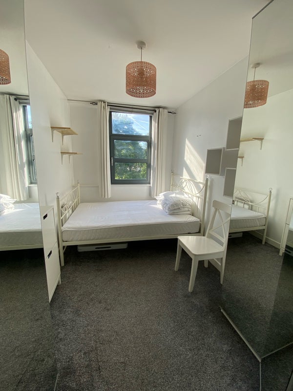 Flat Balmes Road in Greater London