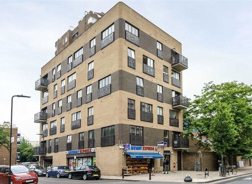 Flat Pitfield Street in Greater London