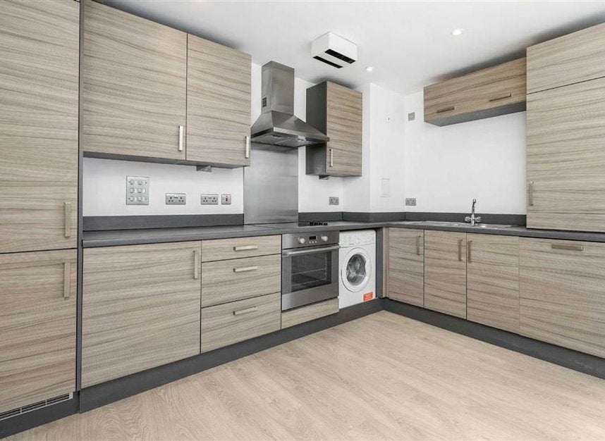 Flat Pitfield Street in Greater London