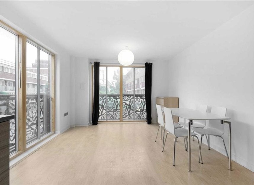 Flat Pitfield Street in Greater London