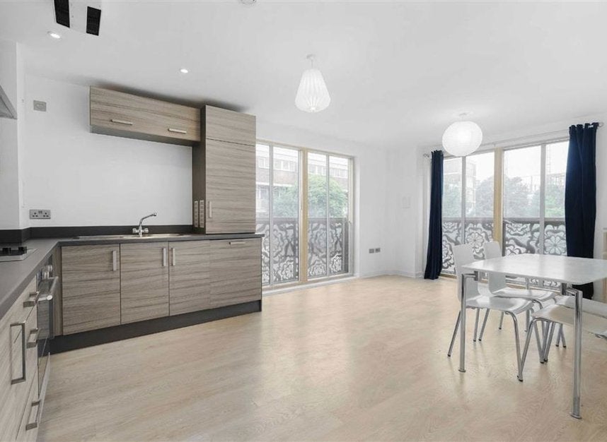Flat Pitfield Street in Greater London