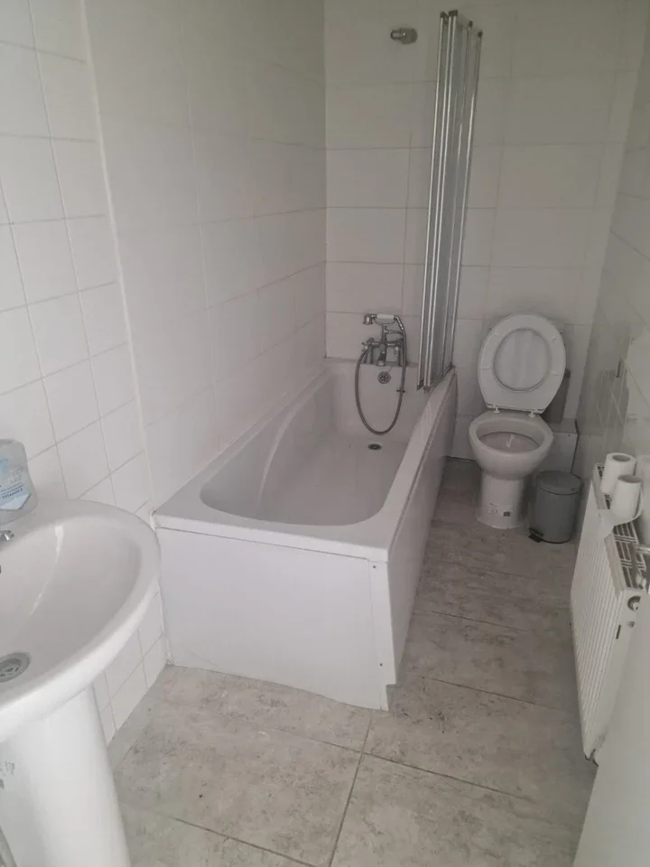 Flat Lewisham Way in Greater London
