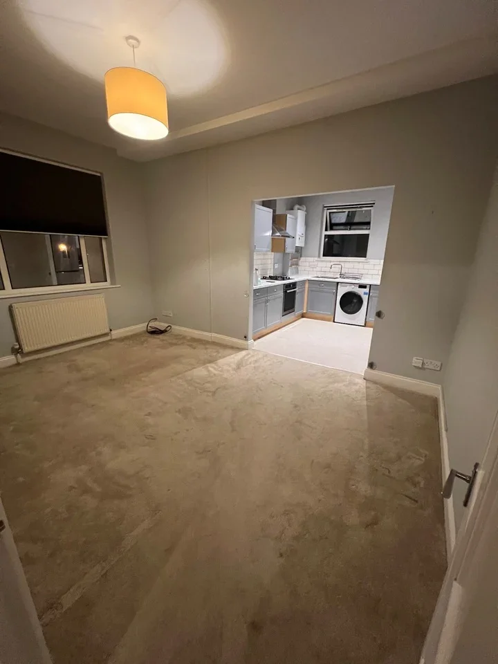 Flat Waller Drive in Greater London