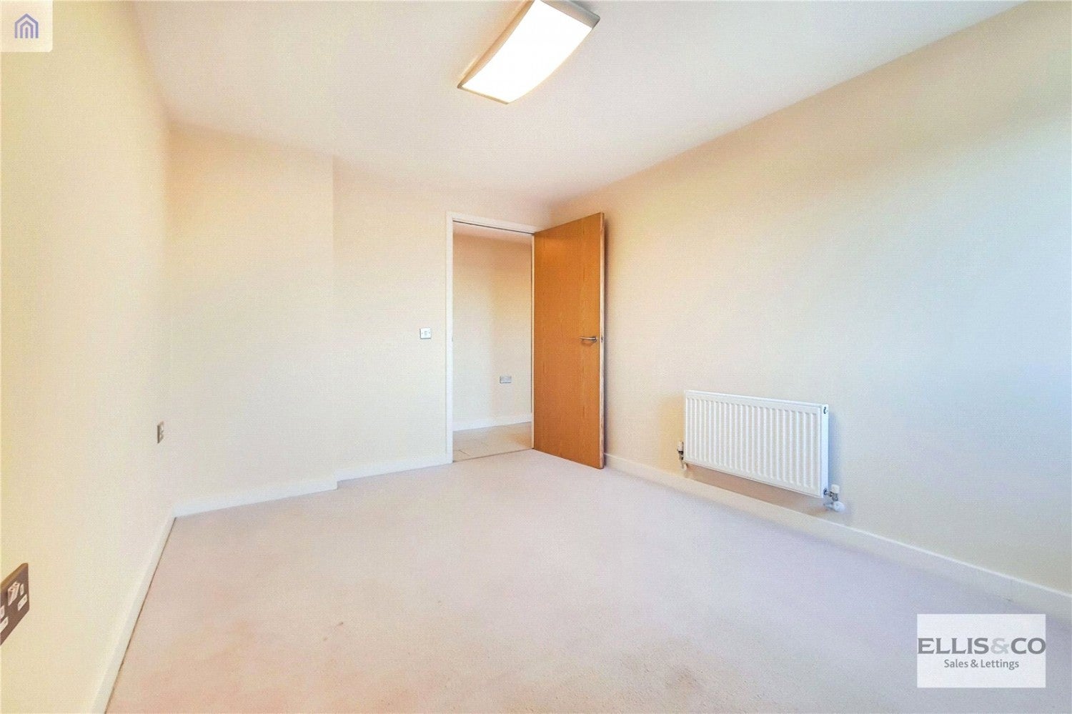 Flat The Green in Greater London