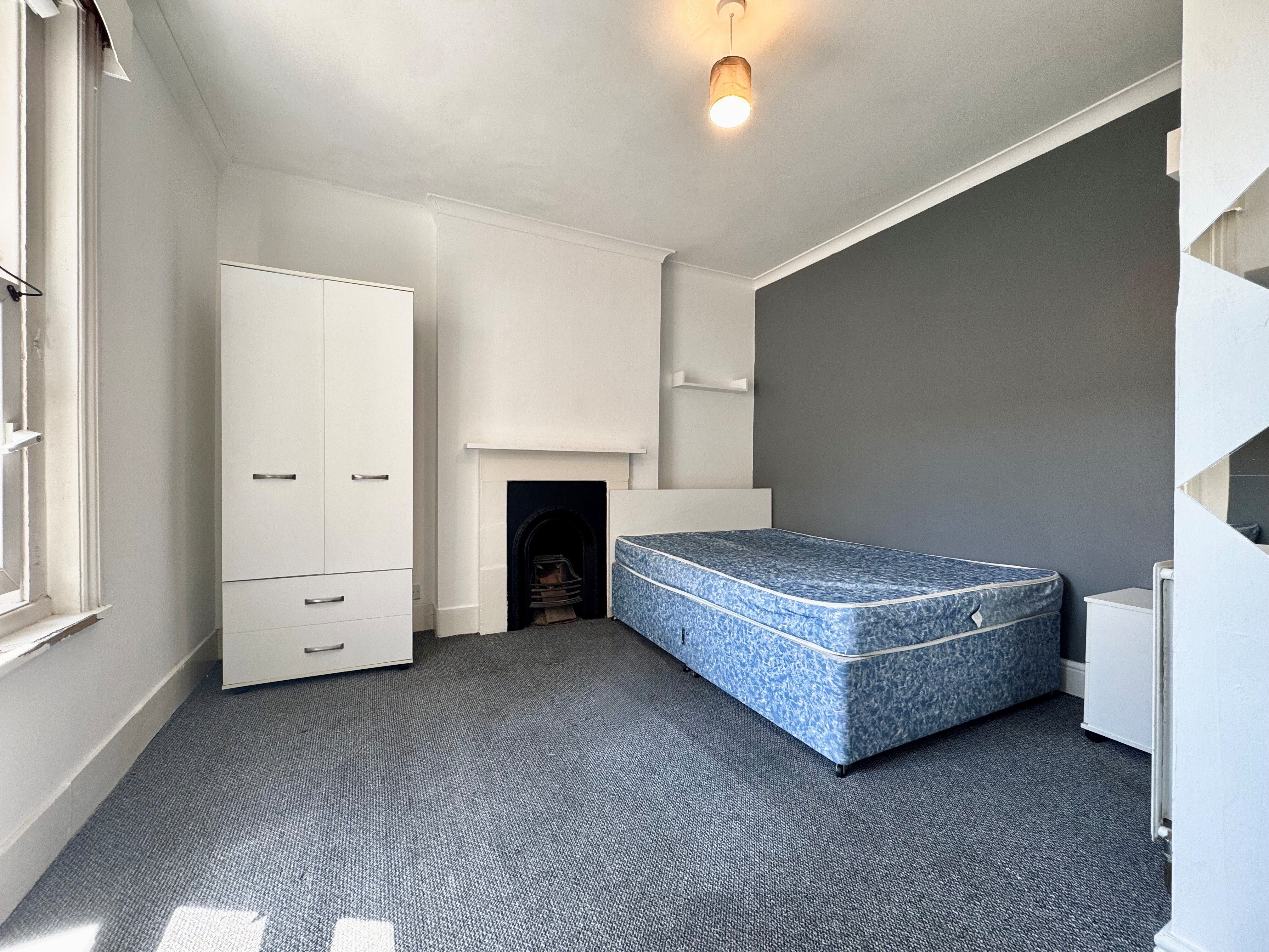 Room Victoria Road North in Portsmouth