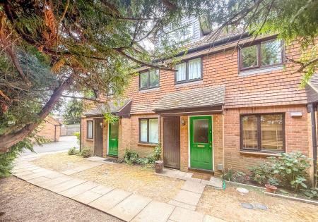 Flat Herga Court in Watford