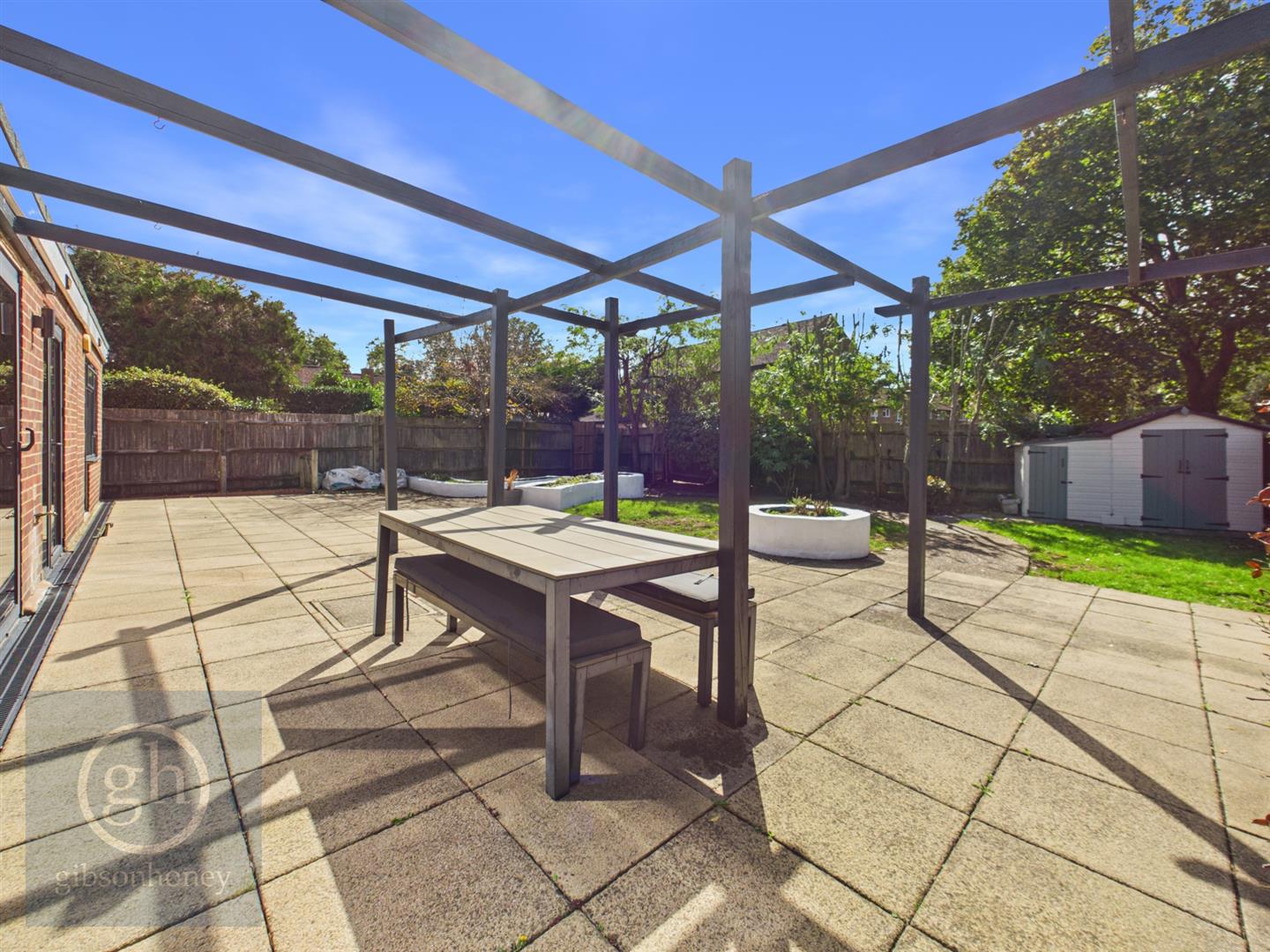 House Howletts Lane in Greater London