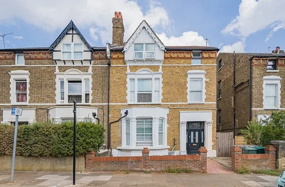 Flat Exeter Road in Greater London