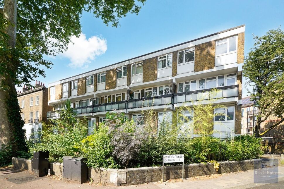 Flat Walnut Tree Walk in Greater London