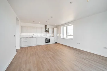 Flat Cranborne Road in Greater London