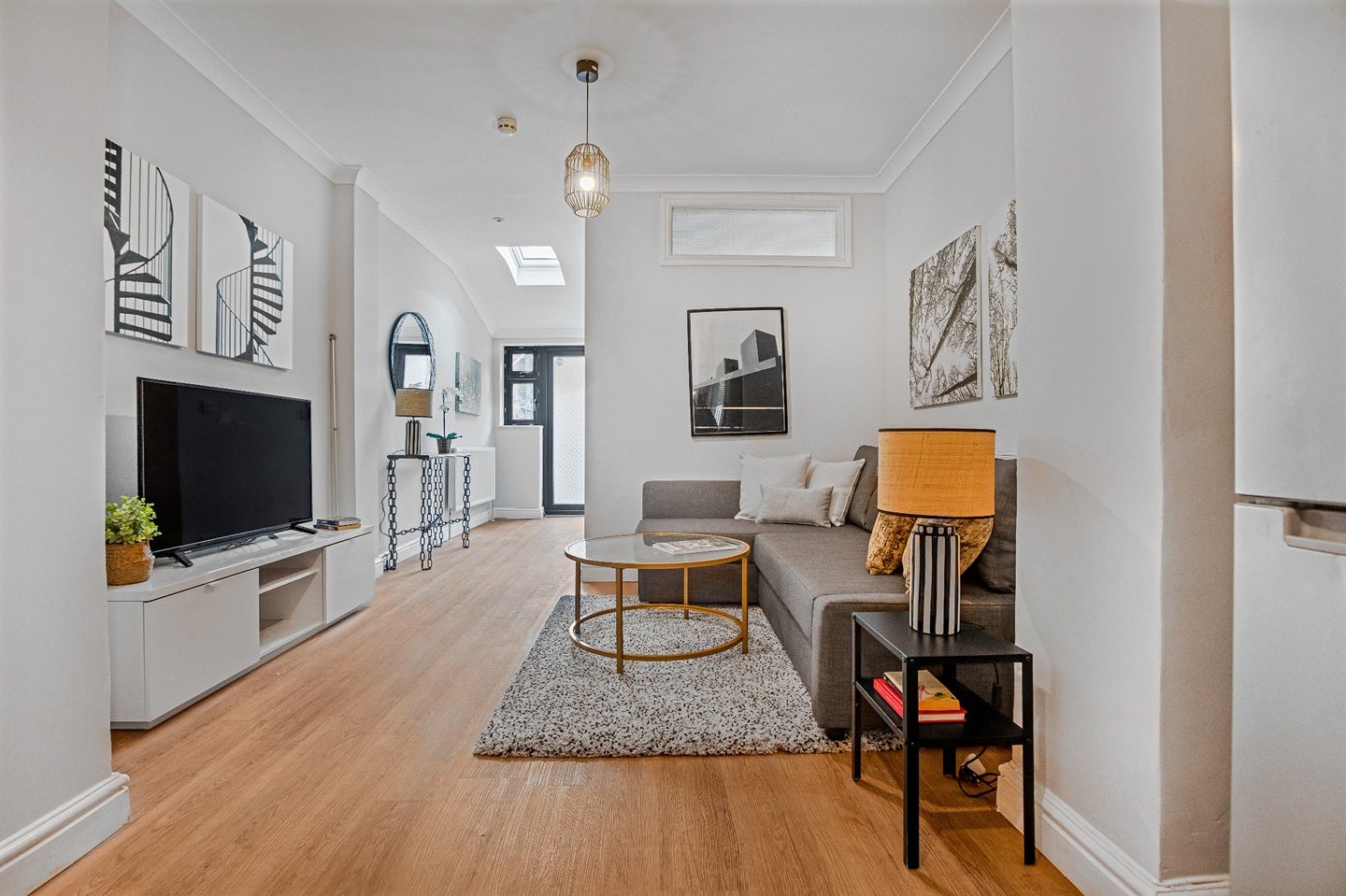 Flat Frithville Gardens in Greater London