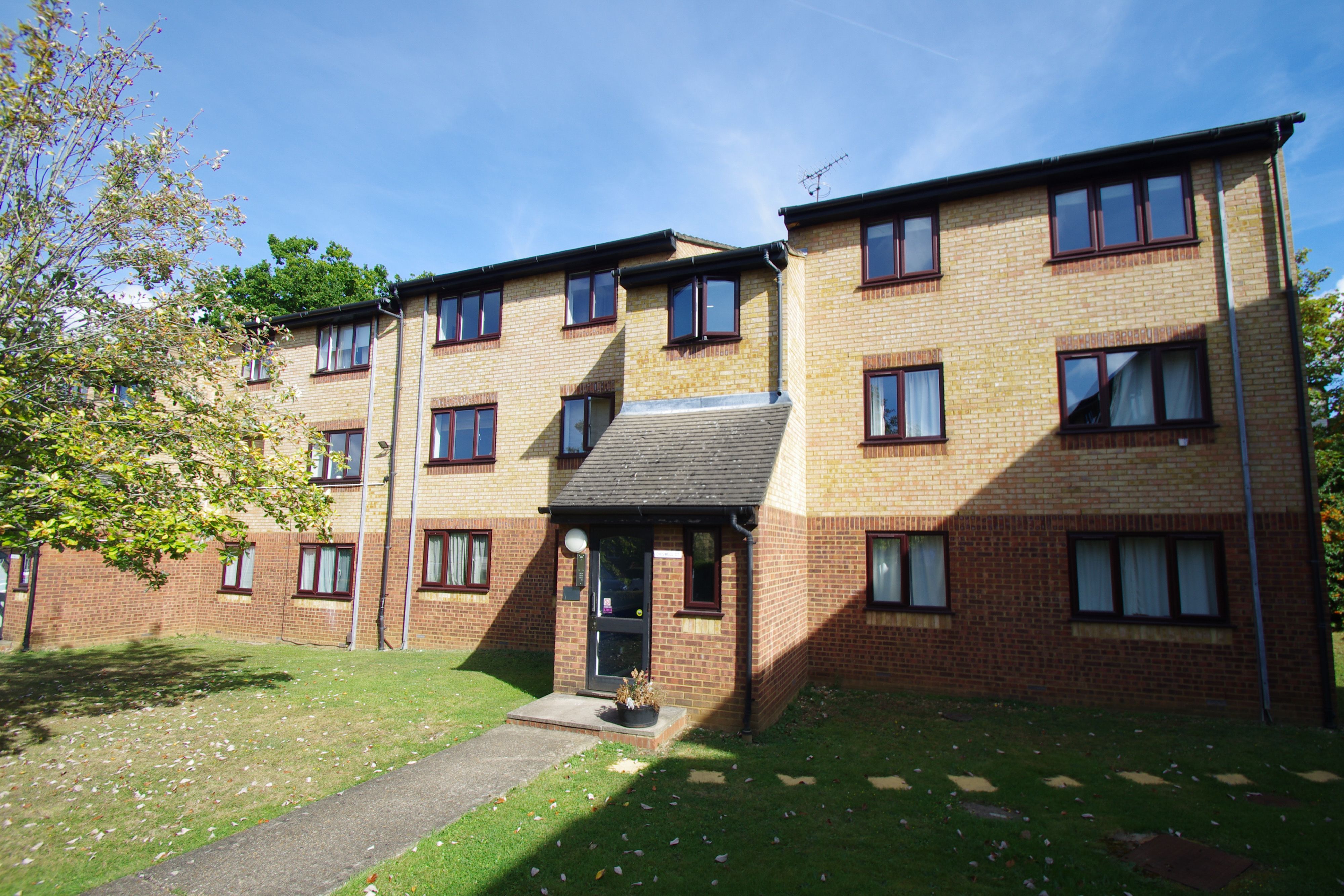 Flat Chiswell Court in Watford