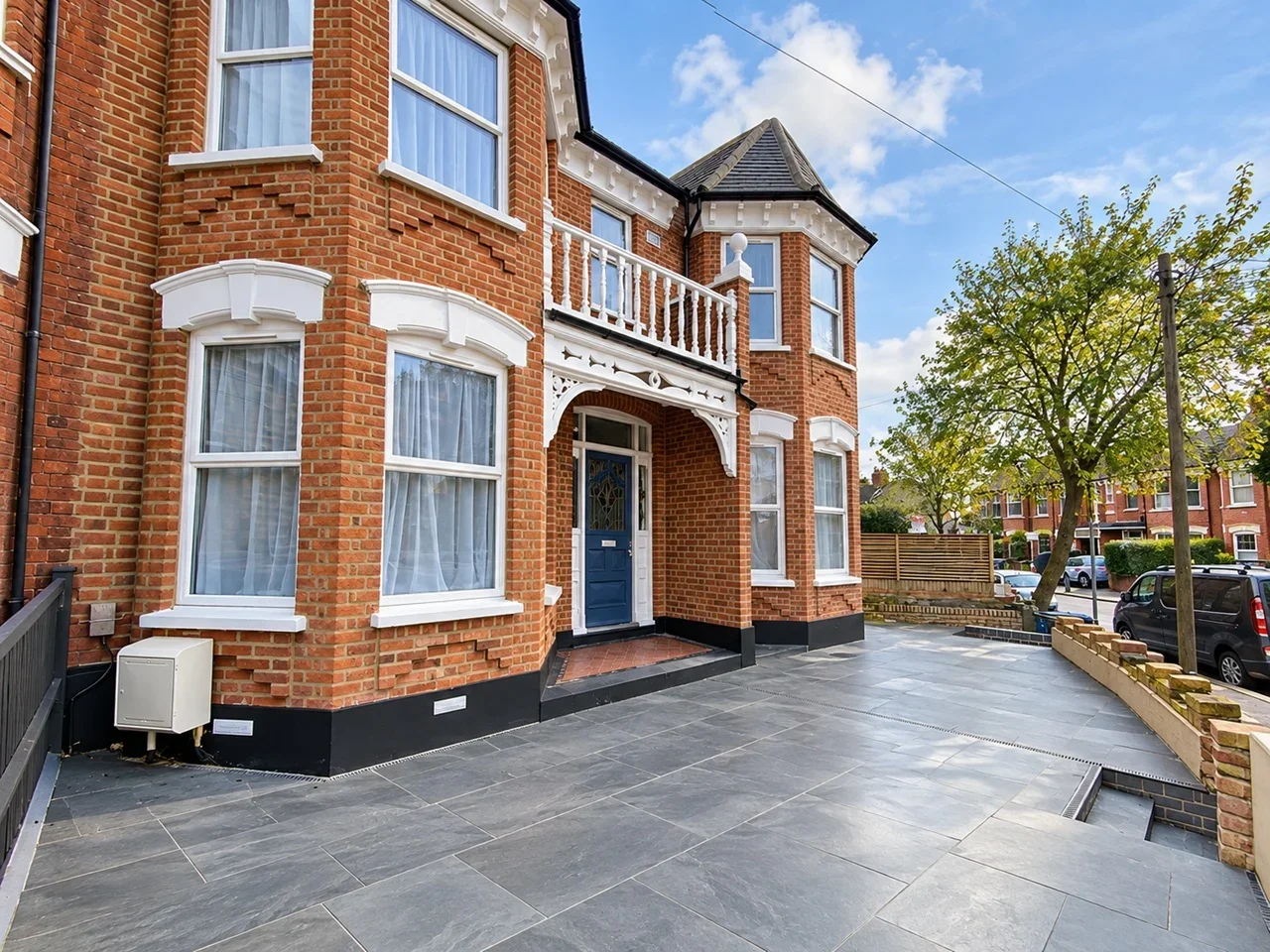 House Aberdeen Road in Greater London