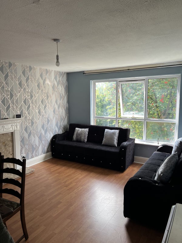 Room Hendford Drive in Bradford