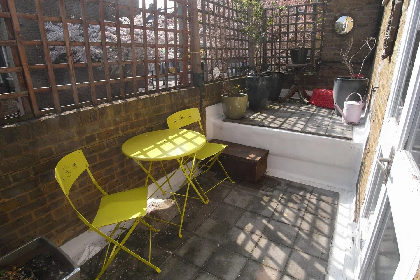 Flat Sulgrave Road in Greater London