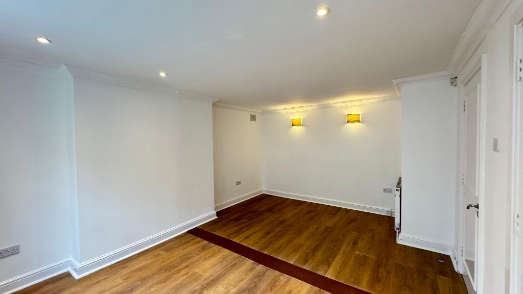 Flat Queen's Road in Greater London