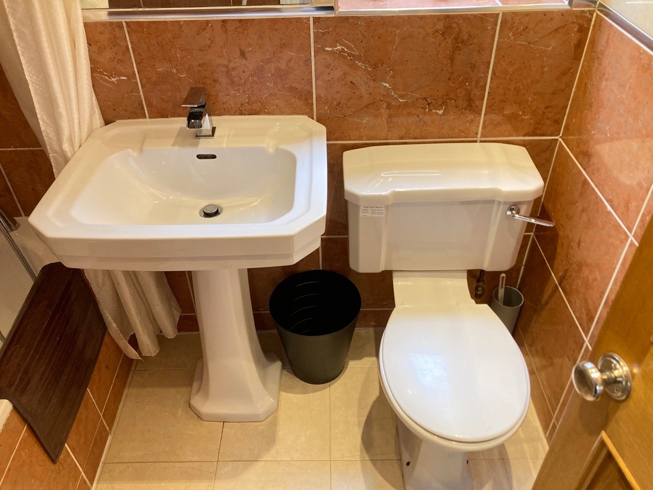 Flat Craven Avenue in Greater London