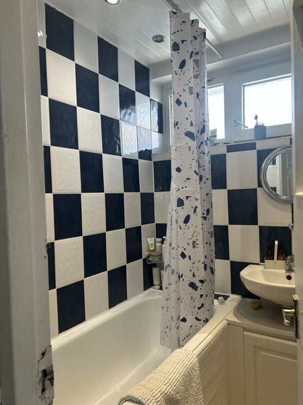Room Leirum Street in Greater London