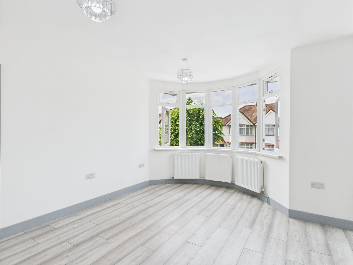 Flat Fairfield Crescent in Greater London