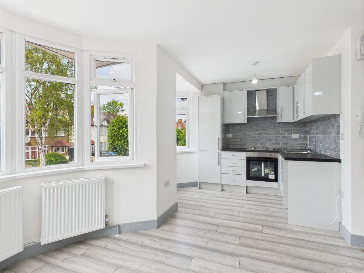 Flat Fairfield Crescent in Greater London