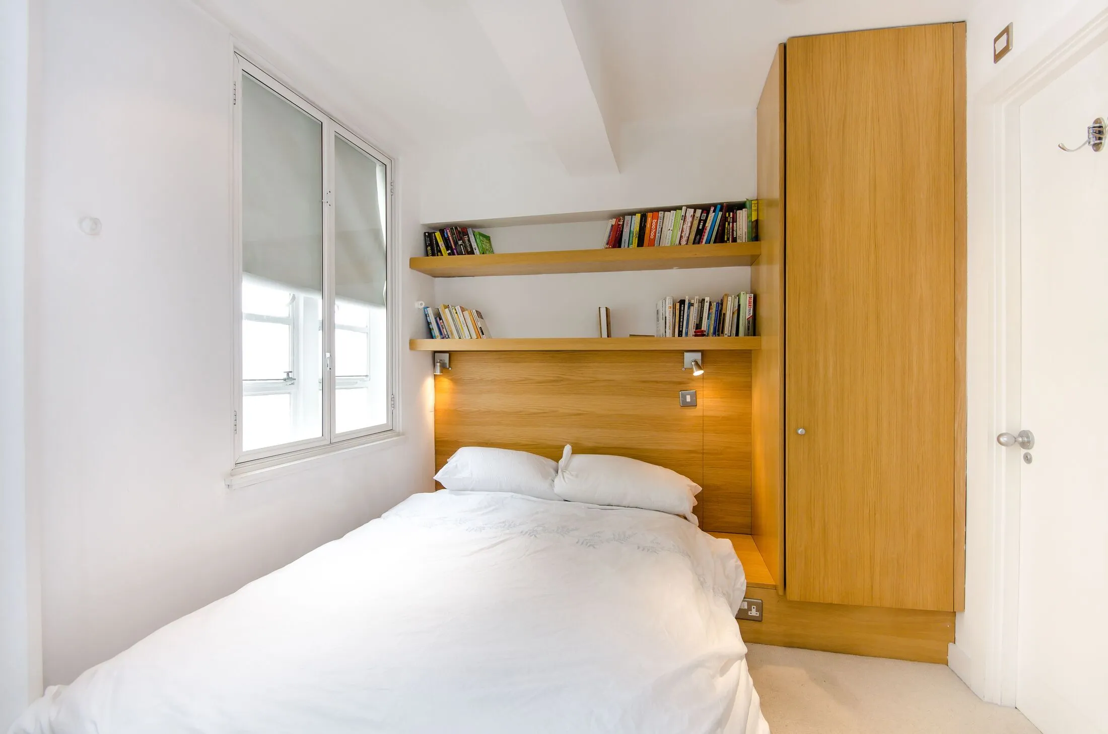 Flat Sloane Avenue in Greater London