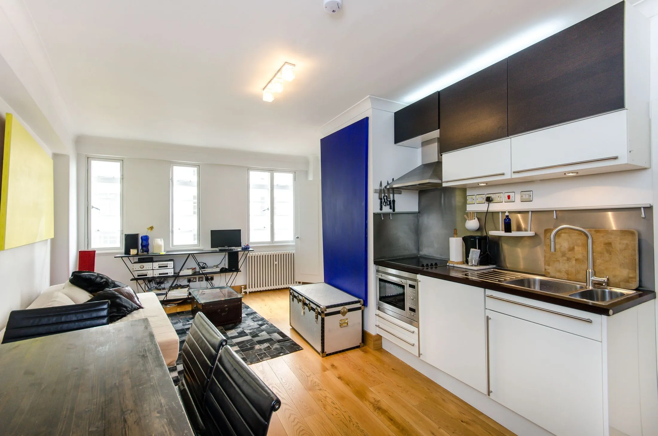 Flat Sloane Avenue in Greater London