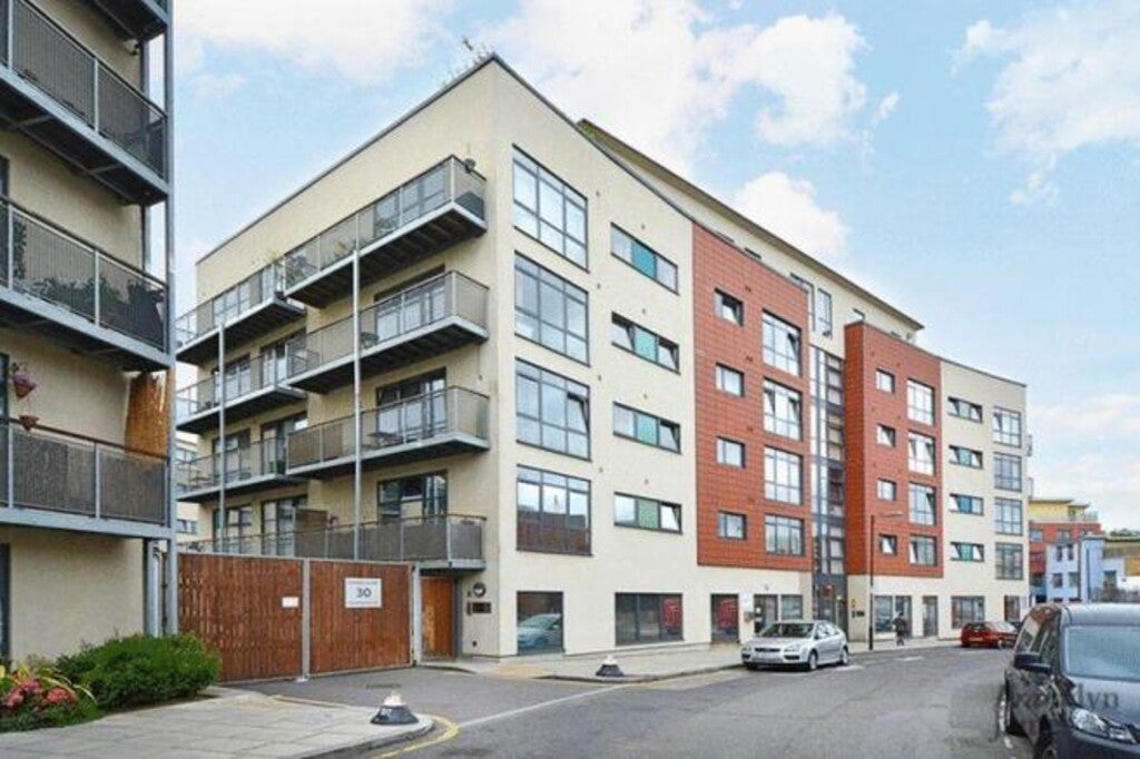 Flat Copenhagen Place in Greater London