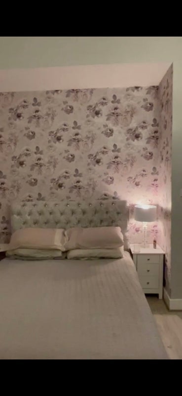 Flat Harefield Road in Greater London