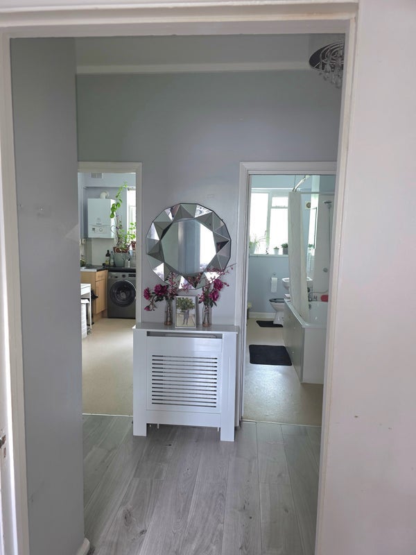 Flat Harefield Road in Greater London