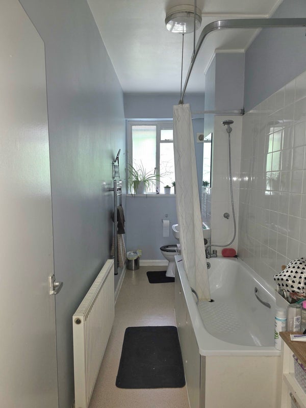 Flat Harefield Road in Greater London