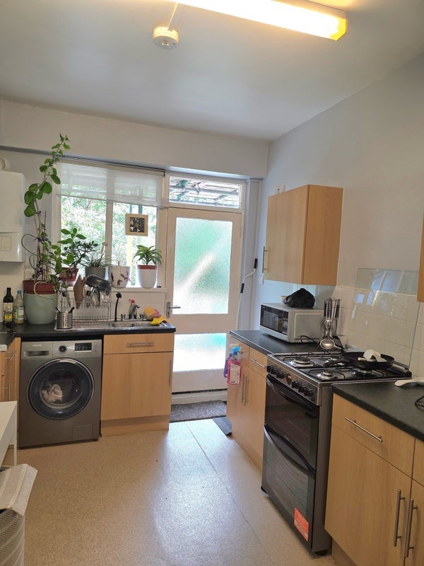 Flat Harefield Road in Greater London