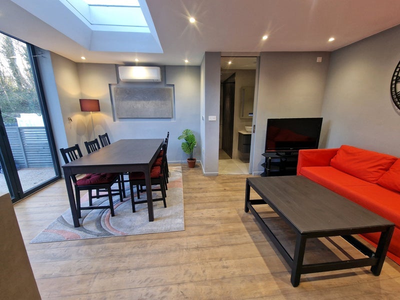 Room Henchman Street in Greater London