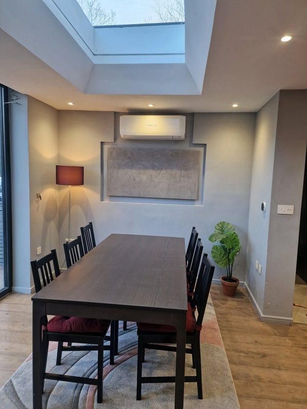 Room Henchman Street in Greater London