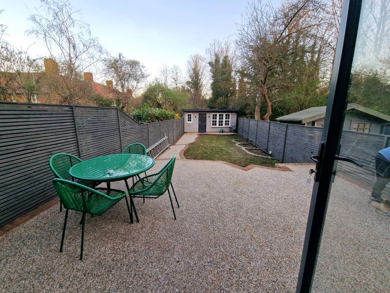 Room Henchman Street in Greater London