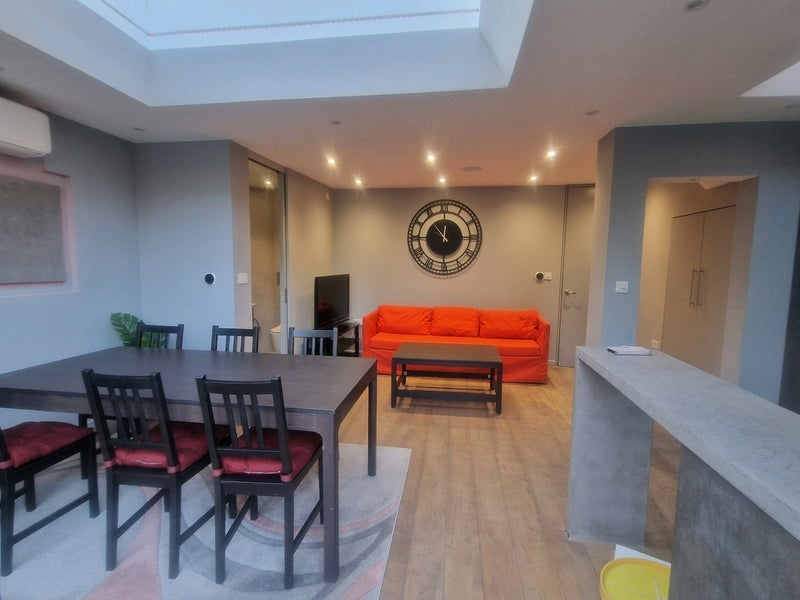 Room Henchman Street in Greater London