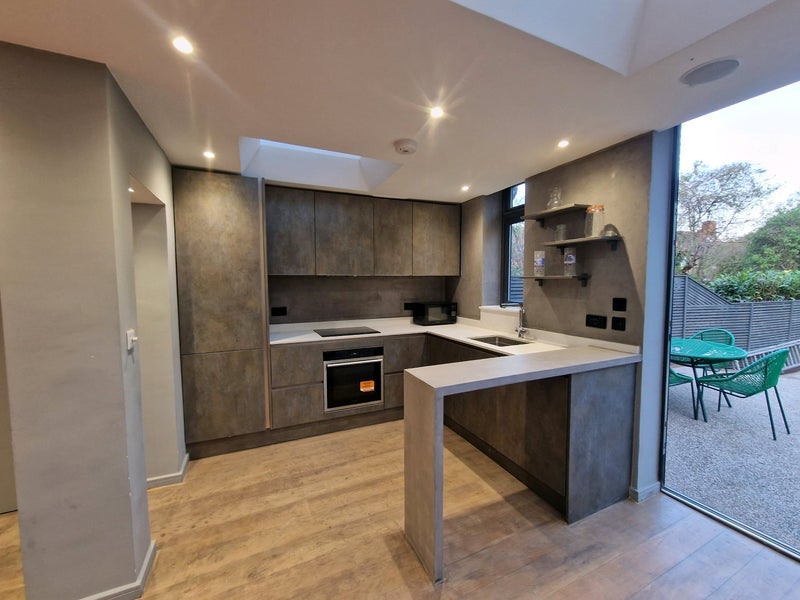 Room Henchman Street in Greater London