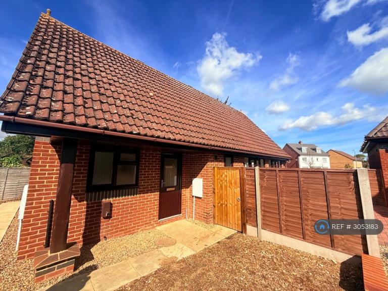House Station Road in Henlow