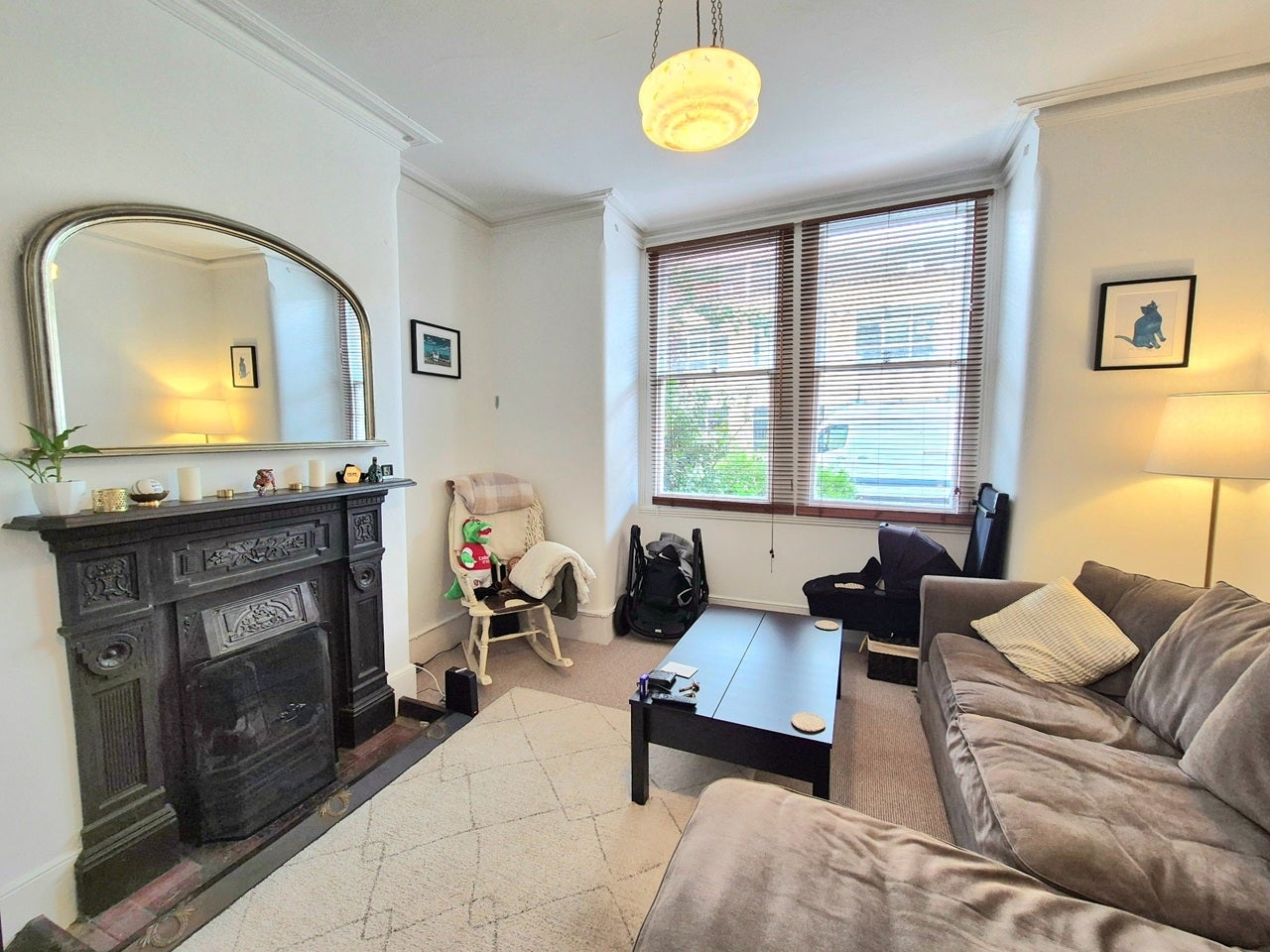 Flat Hermitage Road in Greater London
