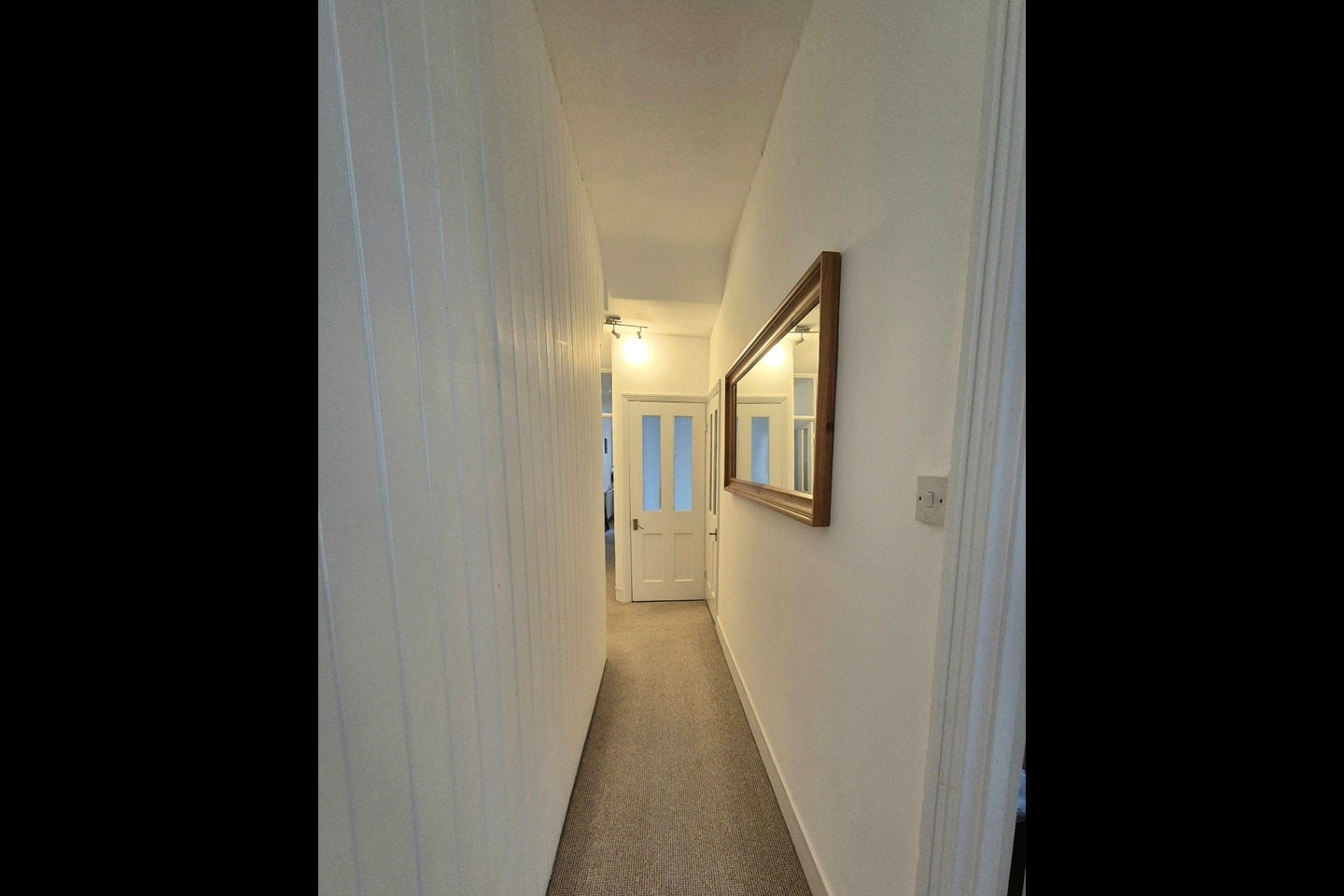 Flat Hermitage Road in Greater London