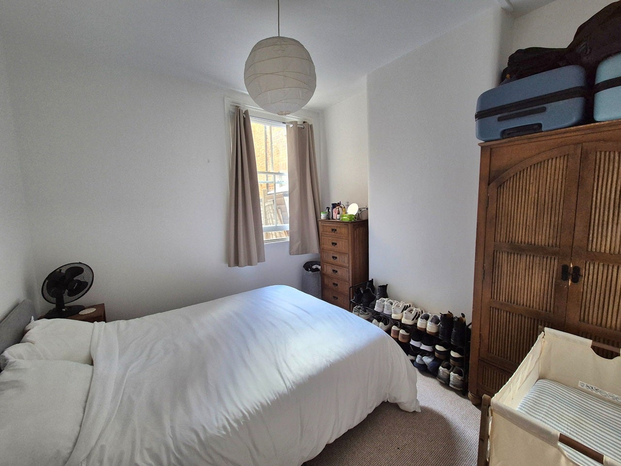 Flat Hermitage Road in Greater London