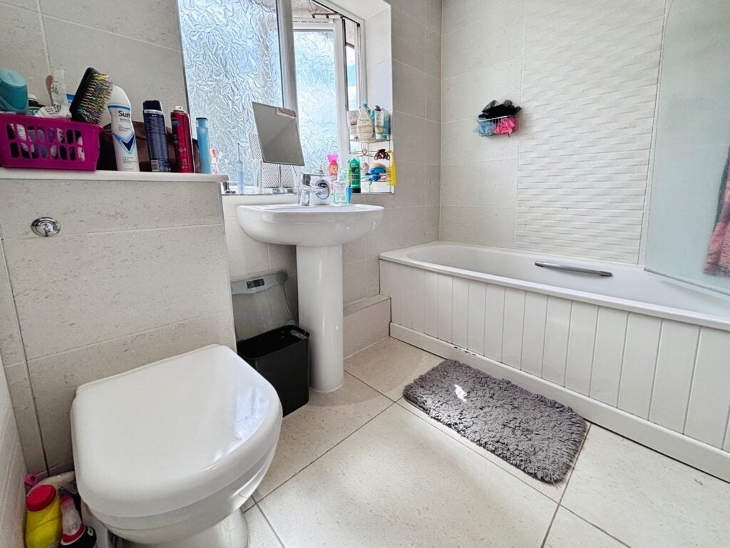 House Ewins Close in Guildford