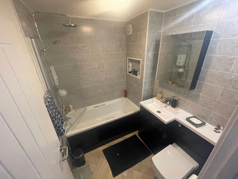 Room Slateford Road in City of Edinburgh