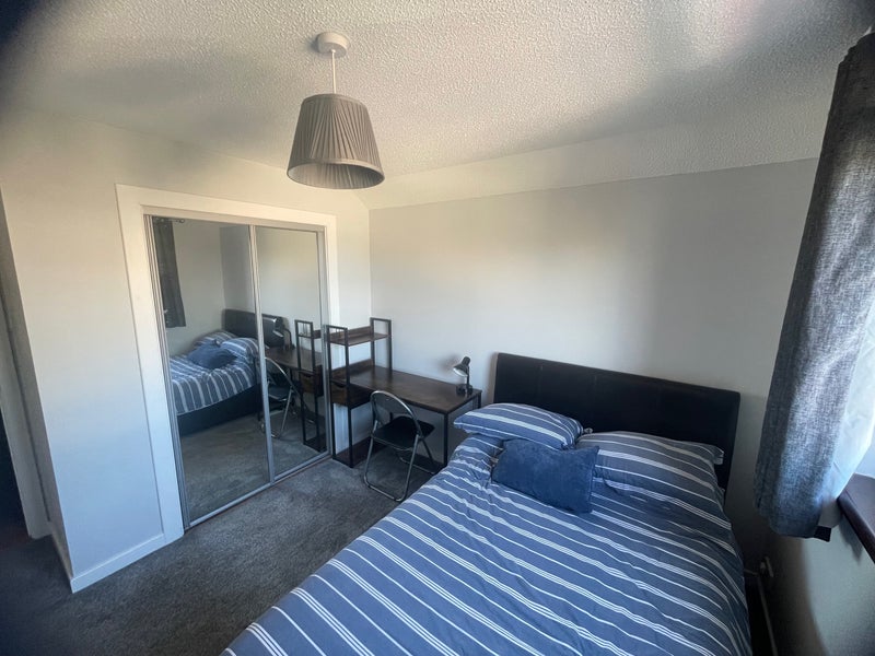 Room Slateford Road in City of Edinburgh