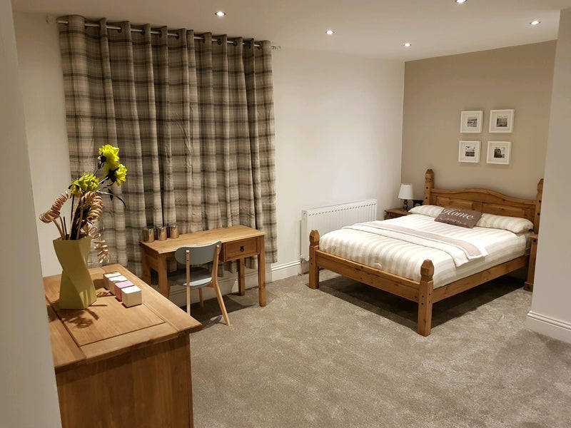Room Queens Road in Sheffield